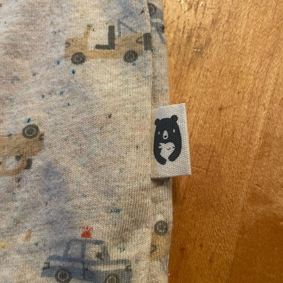 Rabbit & Bear Baby 6-9 mo onesies Car/bus/truck Print very precious!! - Picture 5 of 6